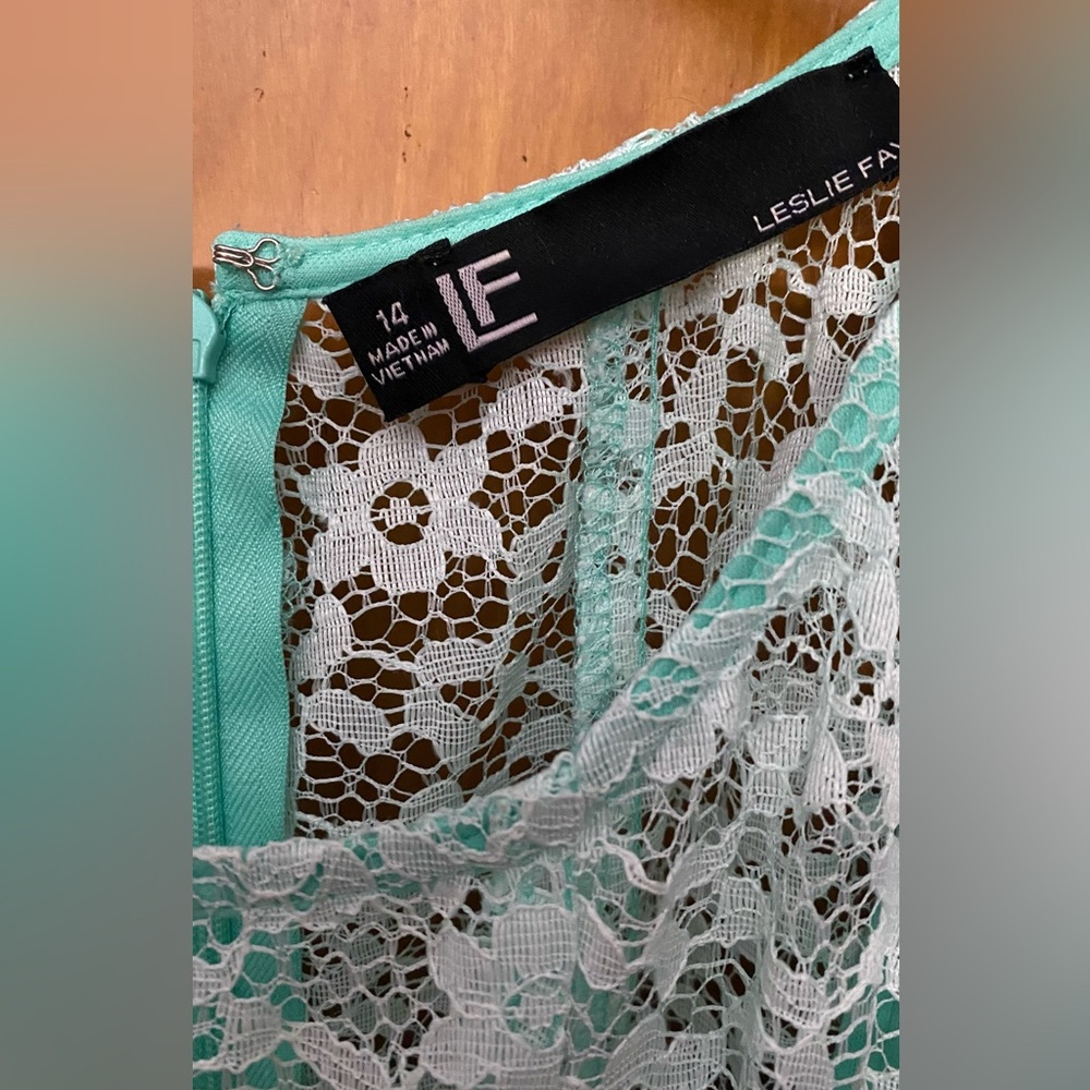 Leslie Fay, ombré, Lacey floral dress. Like new! - Picture 4 of 10
